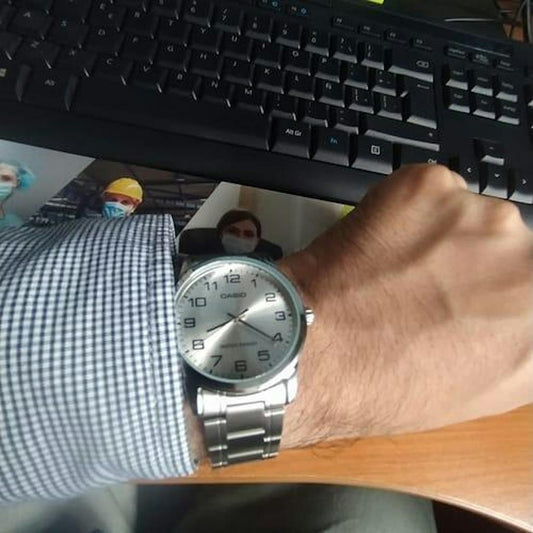 Reloj Casio Análogo MTP-V001D-7B Blanco/Acero Inoxidable